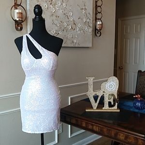 White One-Shoulder Sequined Mini Dress by Elite Fashion Boutique. Size S